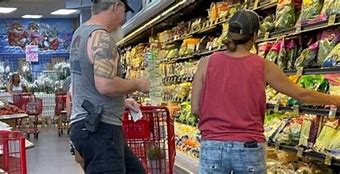 Man with open carry in grocery store.