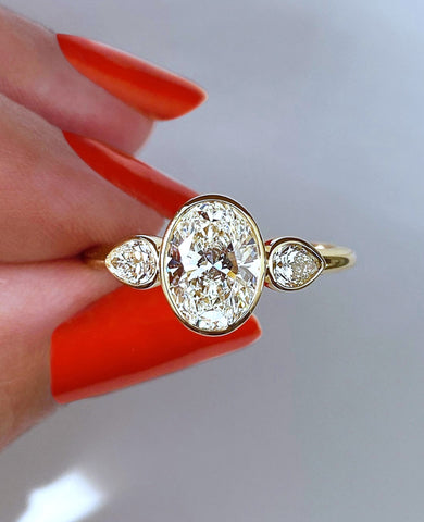 oval-and-pear-shapes-diamond-ring