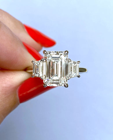 three-stone-diamond-ring-emerald-cuts
