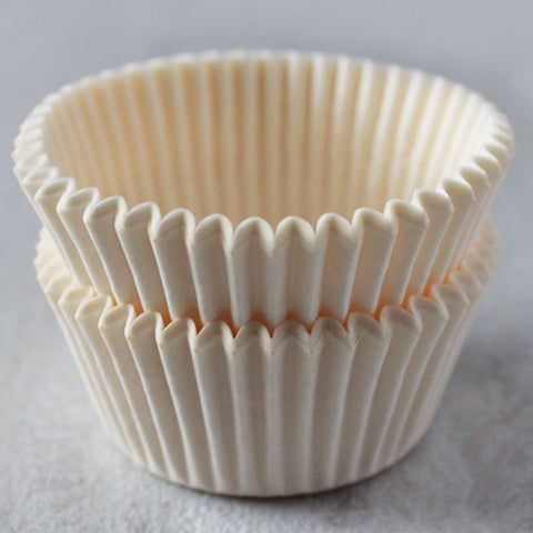 https://cdn.shopify.com/s/files/1/0717/6529/5391/products/white-cupcake-cups.jpg?v=1684426766&width=480