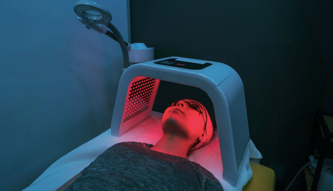 Red Light Therapy to stimulate collagen production on face