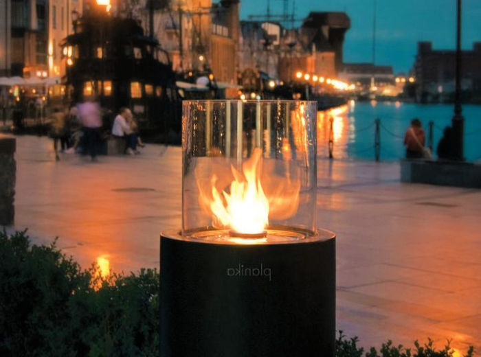 Fireplace | Planika Totem Commerce in an outdoor restaraunt setting