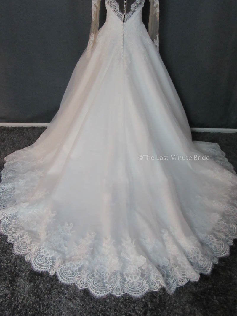 Allure Bridals 9366 Iv size 12 - The Last Minute Bride