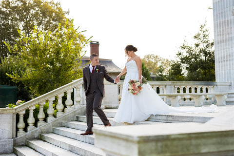 Newport mansion bride and groom wedding pictures