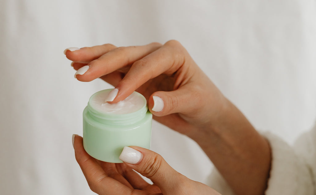 Comment appliquer une crème anti-âge pour un soin de la peau efficace ?-1