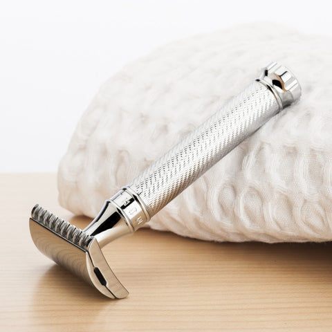 The MÜHLE R41 Twist, Open comb safety razor with longer handle.