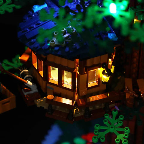 LEGO Treehouse with Lightailing - closeup of Treehouse window