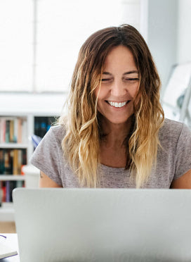 woman-smiling-at-laptop