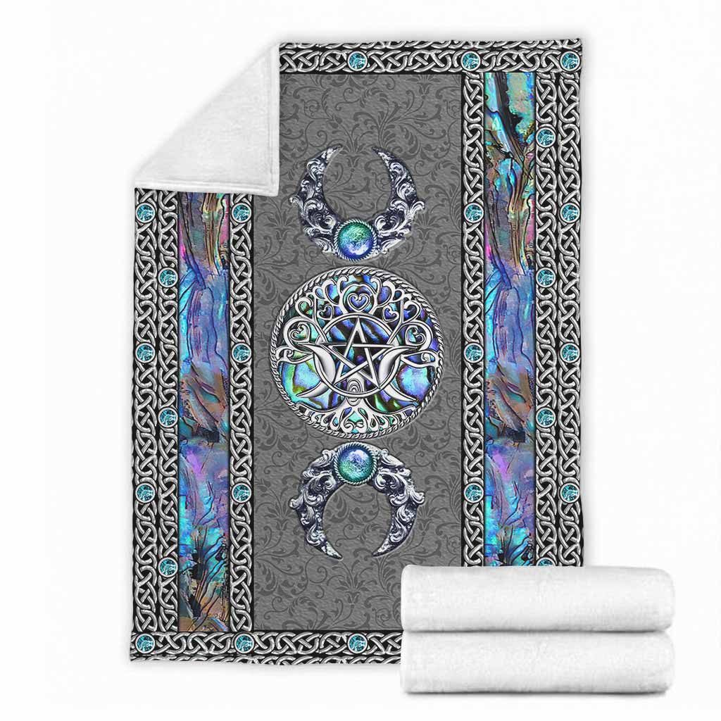 Mystery Spirit Triple Moon Witch Blanket With 3D Pattern Print