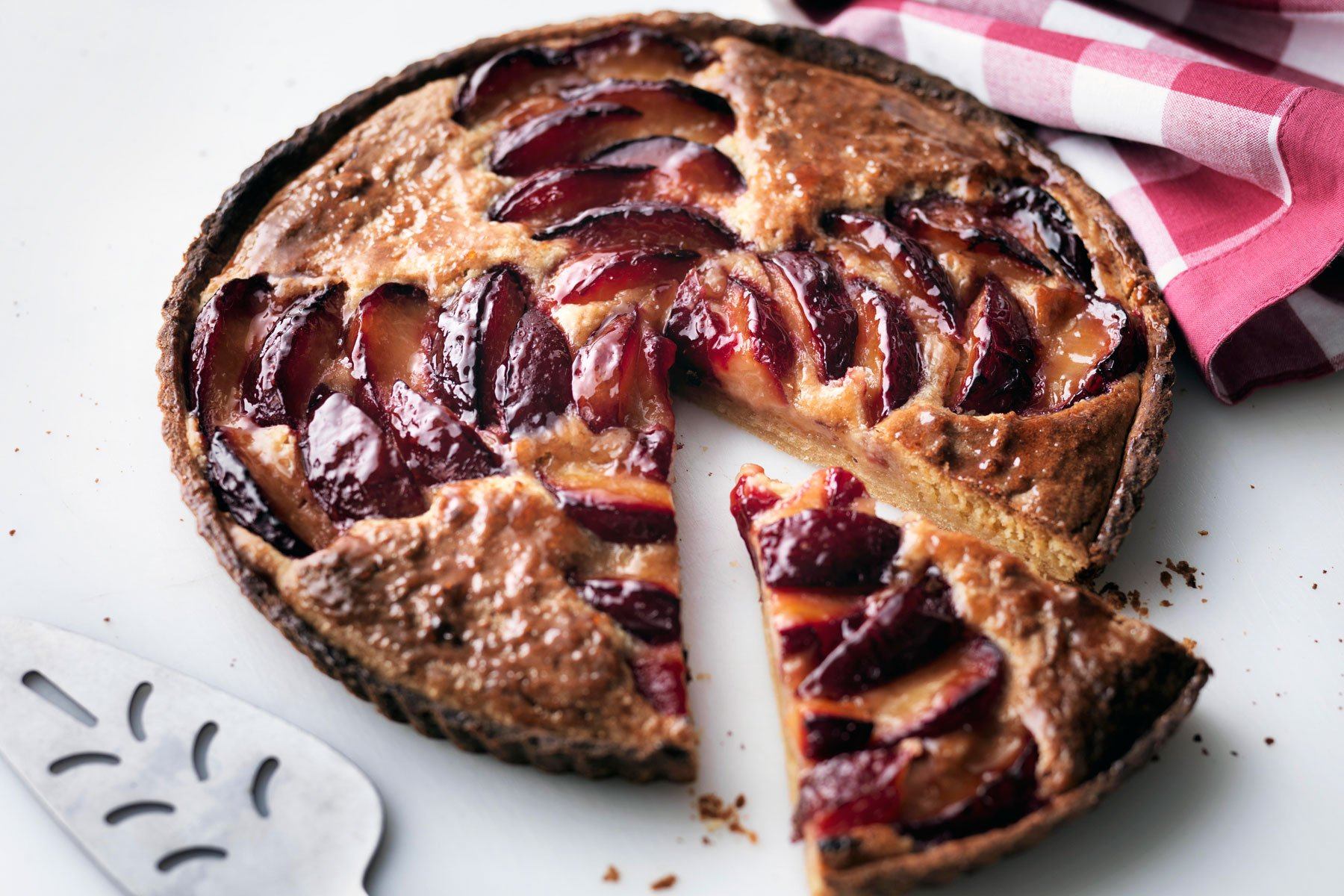 plum and frangipane tart