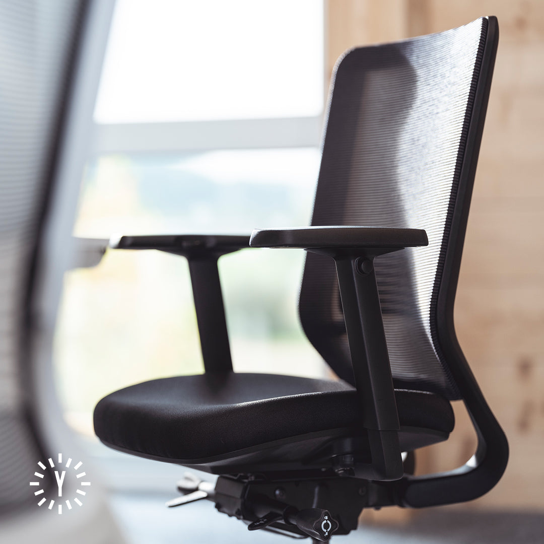 Ein ergonomischer Bürostuhl ist ein wichtiger Teil der Home-Office Ausstattung.