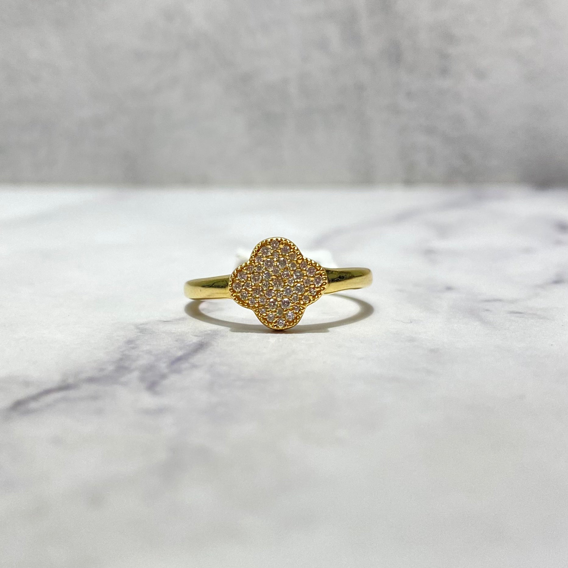 14K Yellow Gold Diamond Clover Ring 0.17Ct Dia / 2.77gr / Size 7