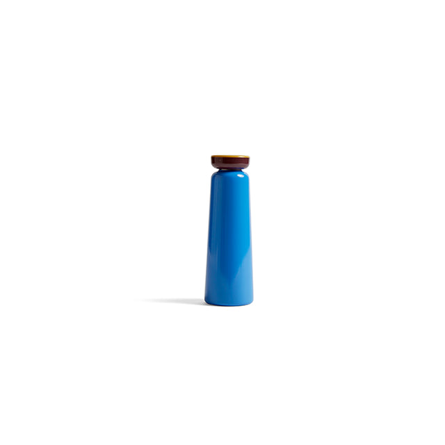 https://cdn.shopify.com/s/files/1/0720/1869/0358/products/Photo-Product-Sowden-Bottle-Short-Blue.jpg?v=1680170692&width=640