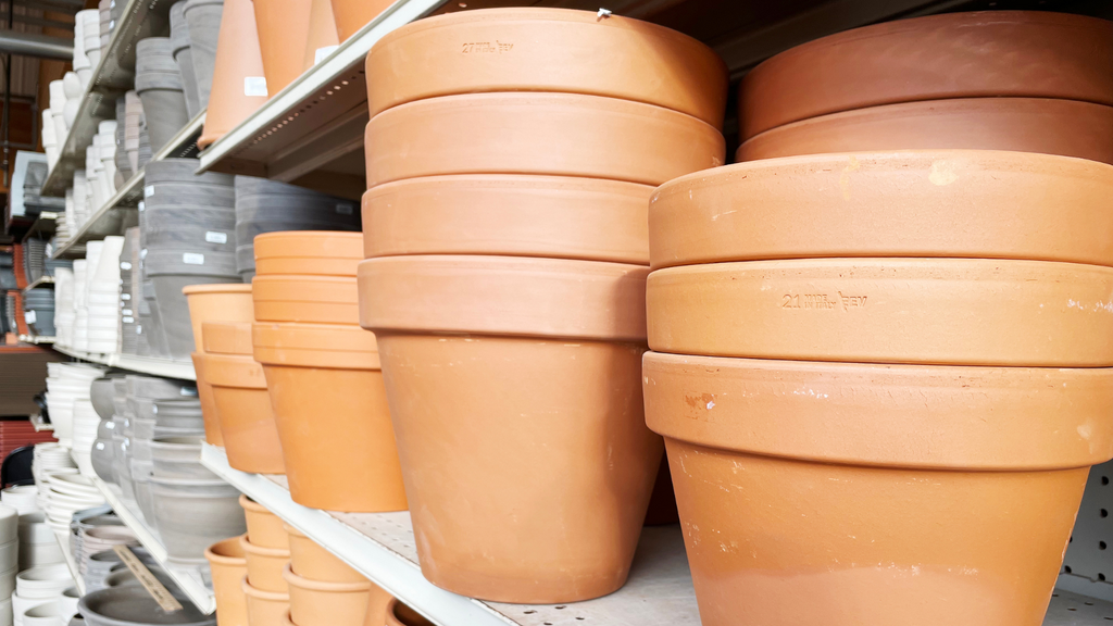 Wallaces Garden Center-Bettendorf-Iowa-Houseplant Pots 101-terra cotta clay