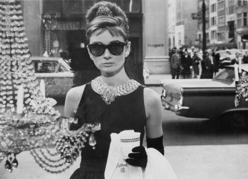 tiffany pearl and diamond necklace and tiara from breakfast at tiffany's- 6 of the most iconic jewellery in movies
