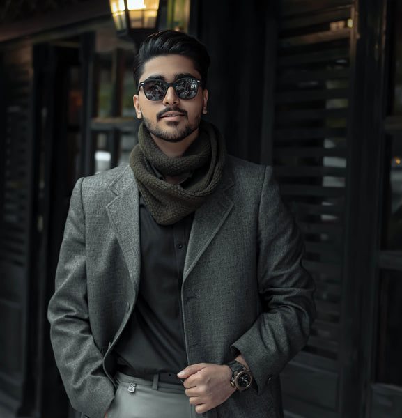 10 Fashion Essentials All Men Should Own This Fall - Lightweight scarf 