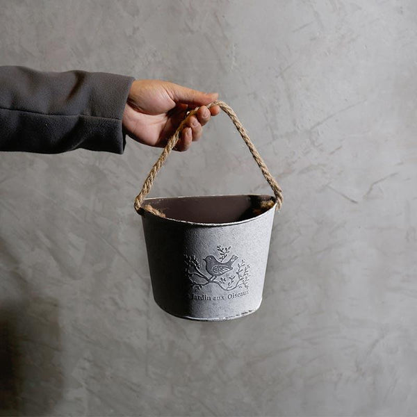 Vaso Decorativo Balde Rústico Provence nas Mãos | TrendHaus - Decoração para Casa