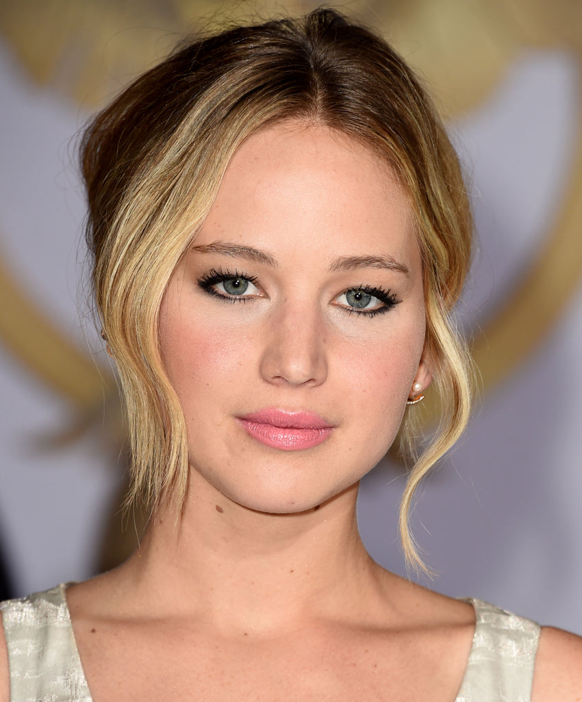 hooded eyes celebrities Jennifer Lawrence eyelash extension for hooded eye