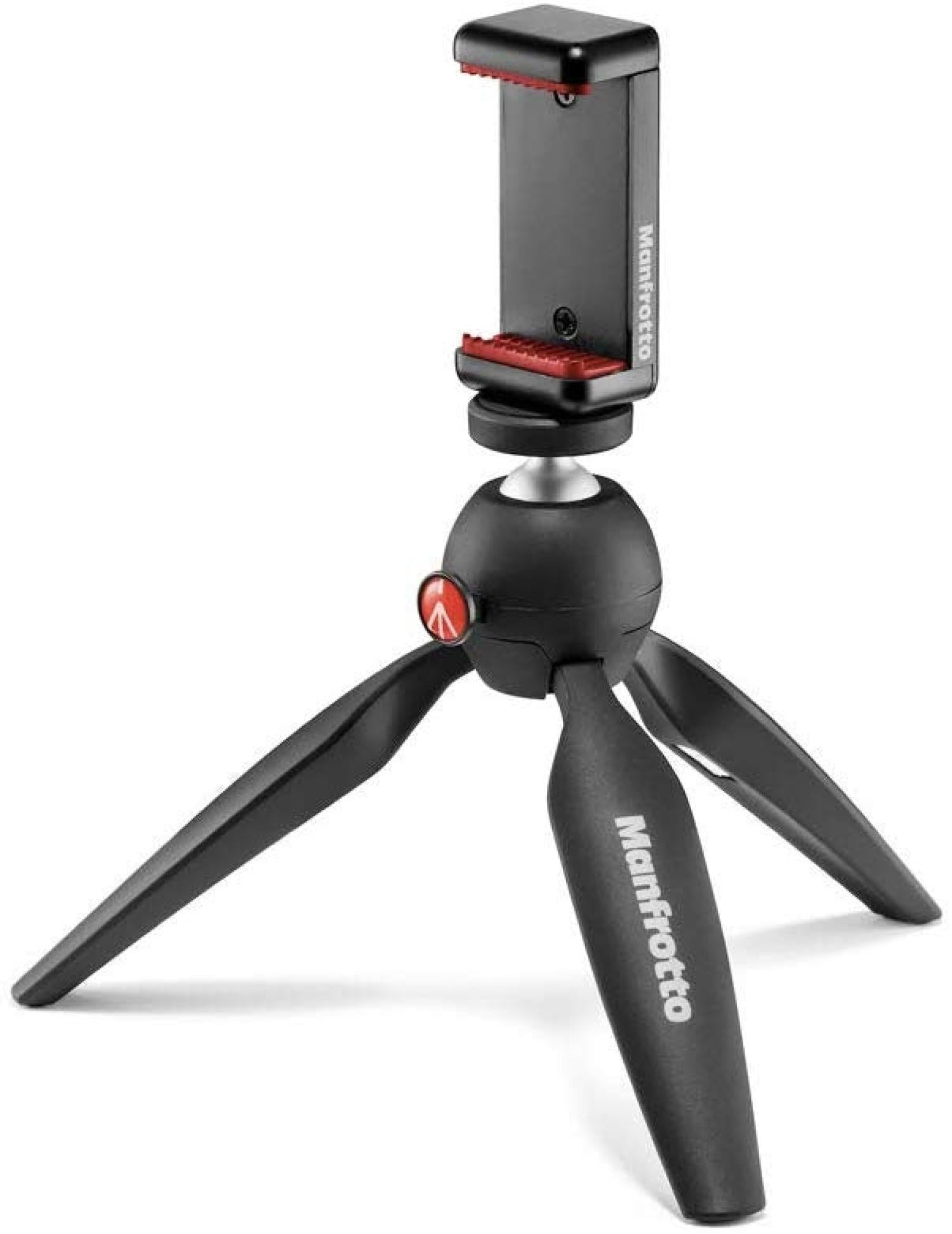 Manfrotto tripodunun beyaz arka planda fotoğrafı