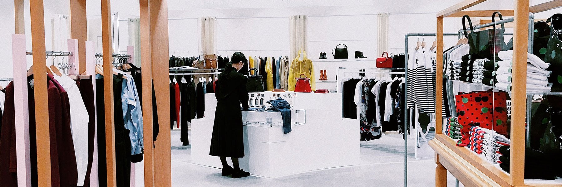 Decoding Luxury Retail: Psychology of Store Layouts & Visual Merchandising, by Ari
