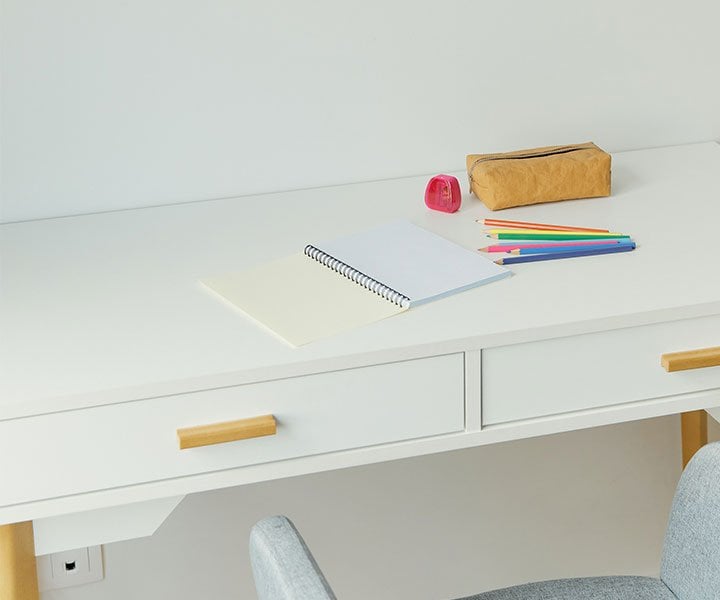 desk with drawers 