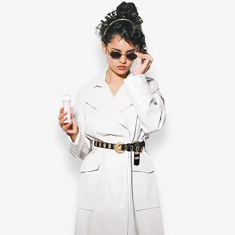 Cinto Feminino de Couro Elegancy em uso