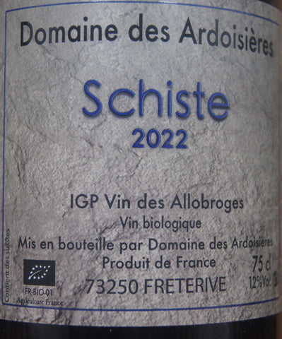Die malerischen Weinberge des Domaine des Ardoisières auf den steilen Hängen der Savoie spiegeln die reiche Geologie und das vielfältige Terroir der Region wider. Durch biodynamischen Weinbau und den Einsatz von authentischen Rebsorten Savoie, präsentiert das Weingut Weine von unvergleichlicher Tiefe.