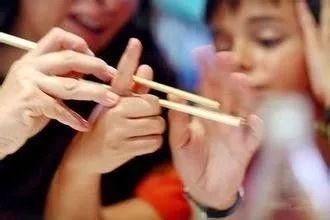 How to Teach Your Baby to Use Chopsticks Correctly image9