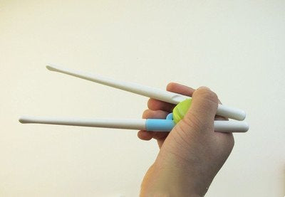 How to Teach Your Baby to Use Chopsticks Correctly image3