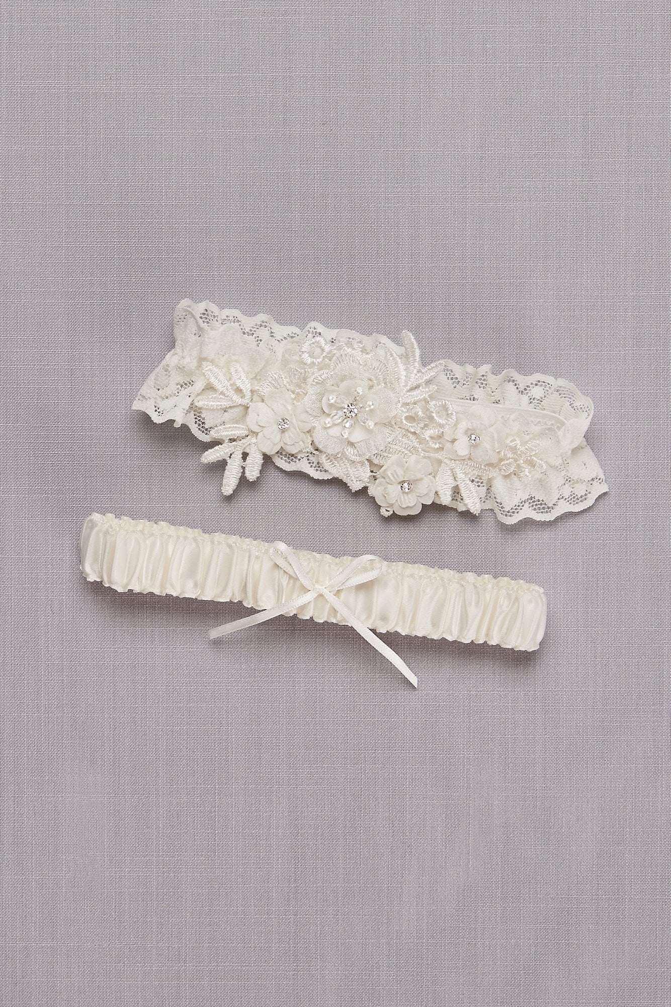 Picture of Soft Flower Garter Set