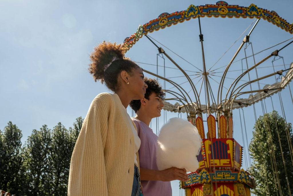 couple at amusement park