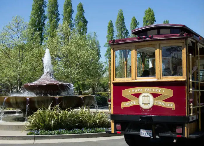 Classic Napa Valley Wine Trolley Tour with Lunch