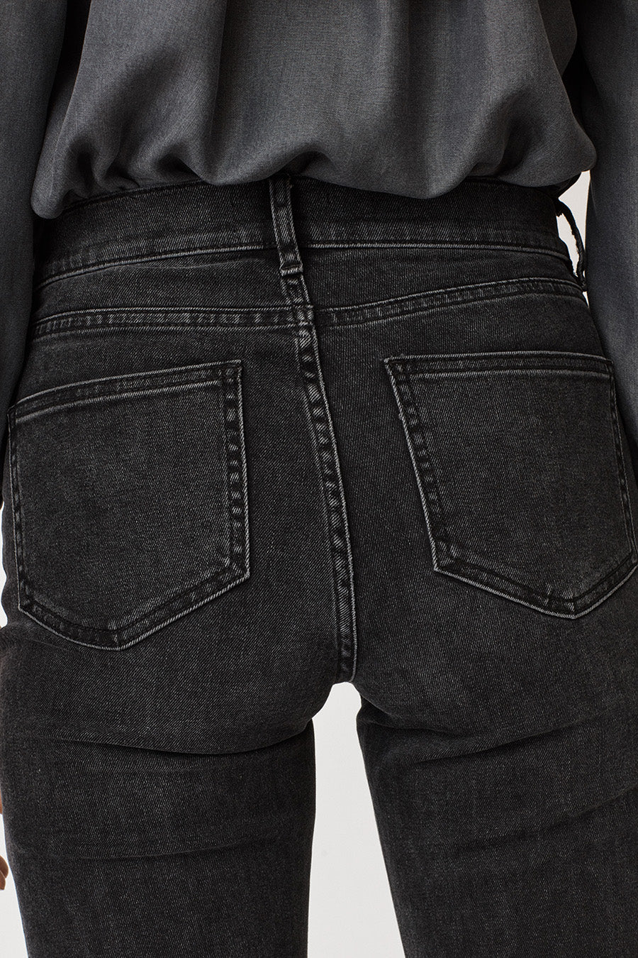 kæde stå på række sidde Edith Jeans - Vintage Svarta utsvängda jeans I Mayla Stockholm