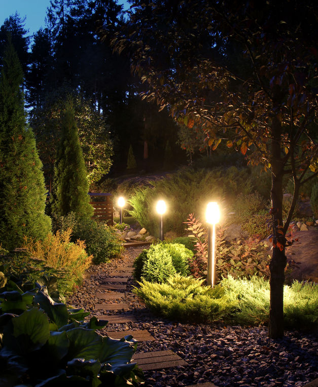 Boule lumineuse : parfaite pour sublimer votre jardin !