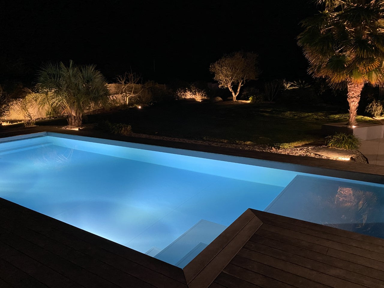 Installer son Spot LED pour piscine