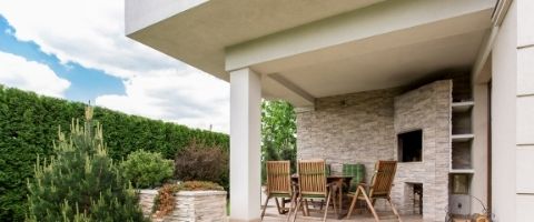 terrasse en bois éclairé par des spots encastrable dans le sol