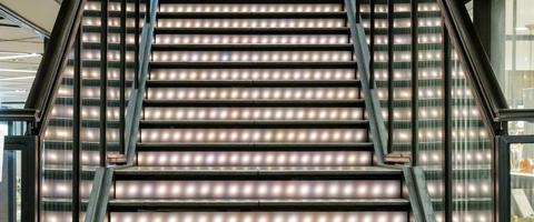 Quels luminaires choisir pour l’éclairage des marches d’un escalier ?