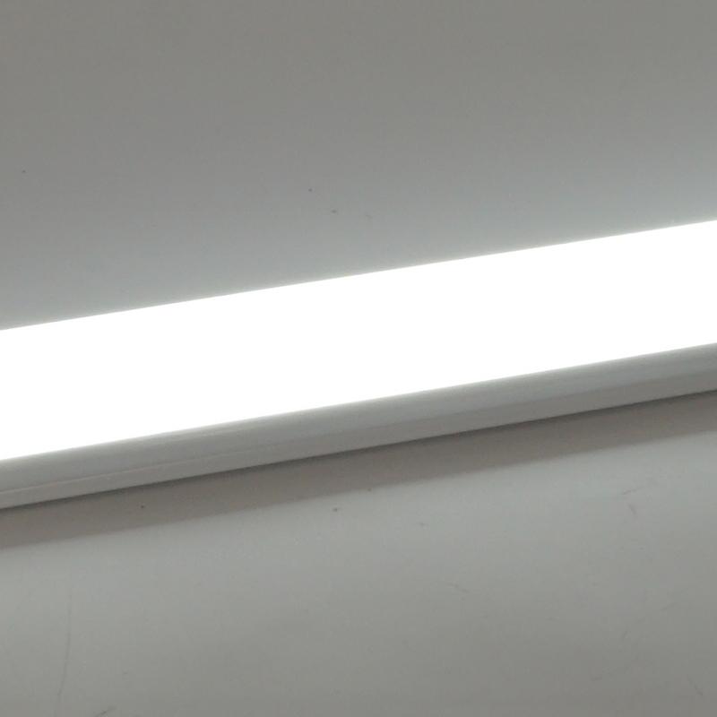 ECLAIRAGE ATELIER Plafonnier LED pour pièces humides 120 cm - 36 W