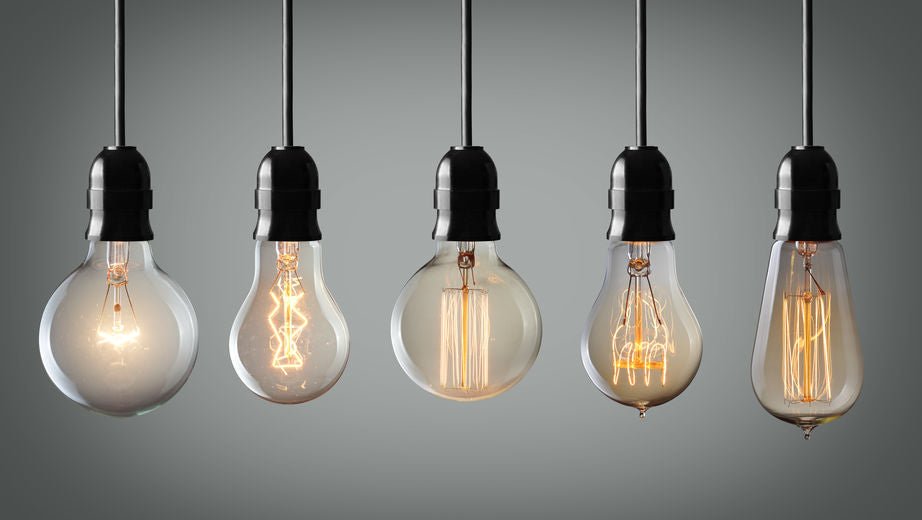 suspensions pour ampoules LED au plafond d'un grand bureau design 