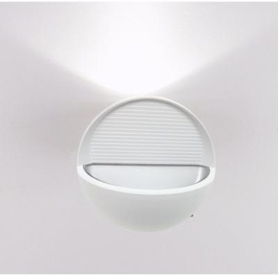 applique murale LED blanche ovale avec un faisceau lumineux vers le haut