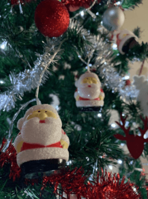 Guirlande de Noël Guirlande de Noël blanche Guirlande de sapin avec  éclairage 5m, IP44 intérieur extérieur, 36 boules de sapin de Noël or rouge,  LED blanc, L 500 cm