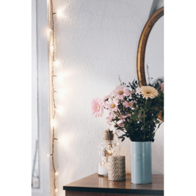 guirlande LED avec bouquet de fleurs