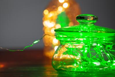 petite guirlande LED verte dans bocal en verre