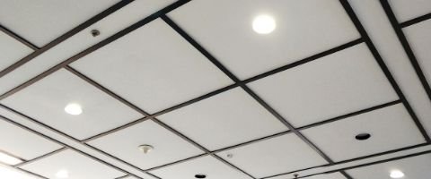 Comment répartir les spots LED au plafond ?