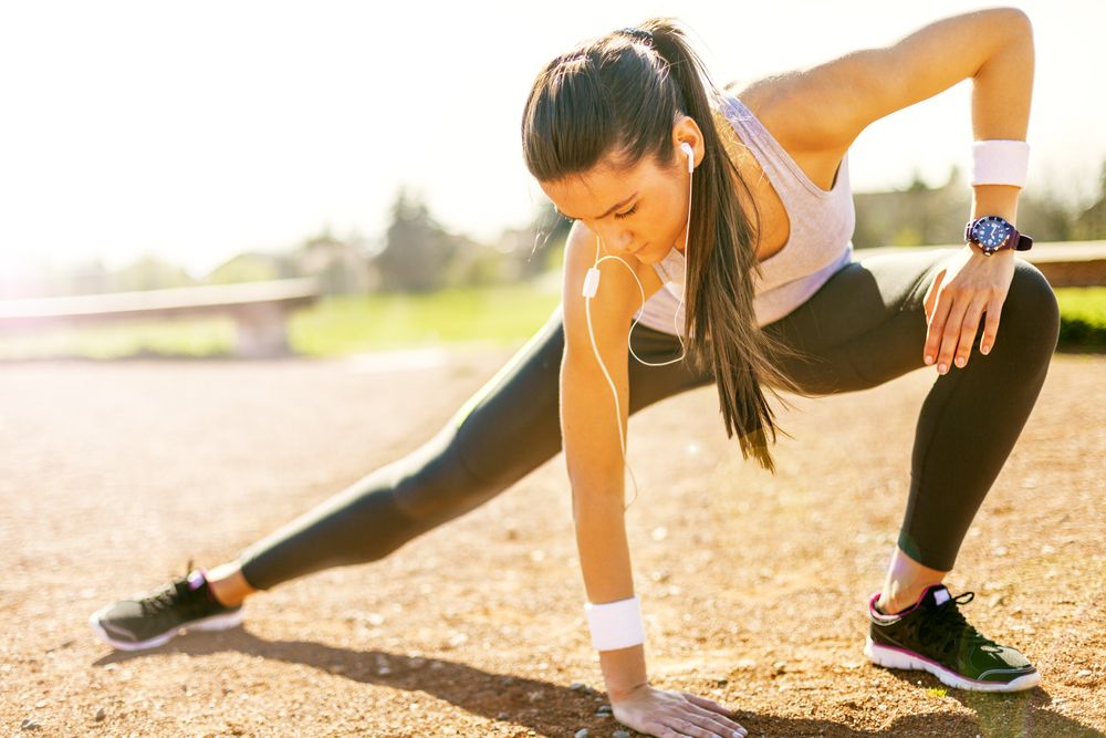 Woman exercising in a lunge to speed up metabolism