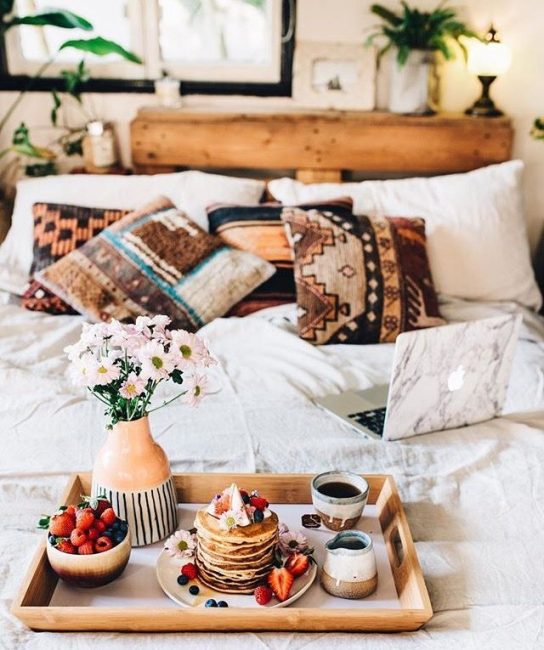 breakfast in bed from Pinterest