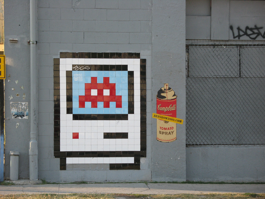 space invaders arcade graffiti