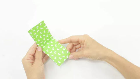 Découpez et pliez le papier cartonné