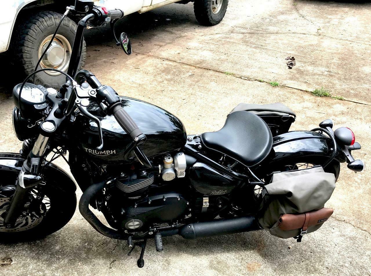 triumph bobber saddlebags