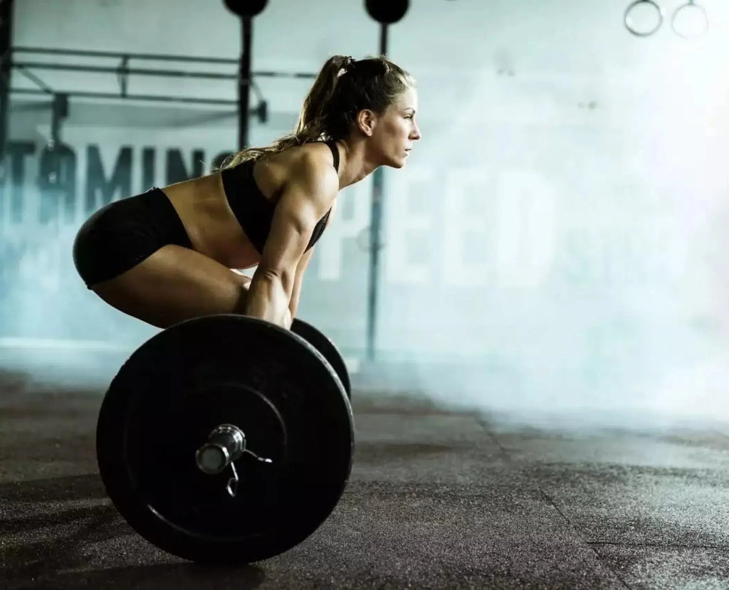 girl doing deadlift in empty gym